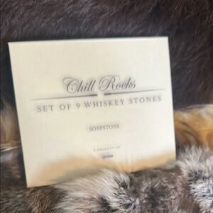 Chill Rocks Whiskey Stones Set NWOT (3975)